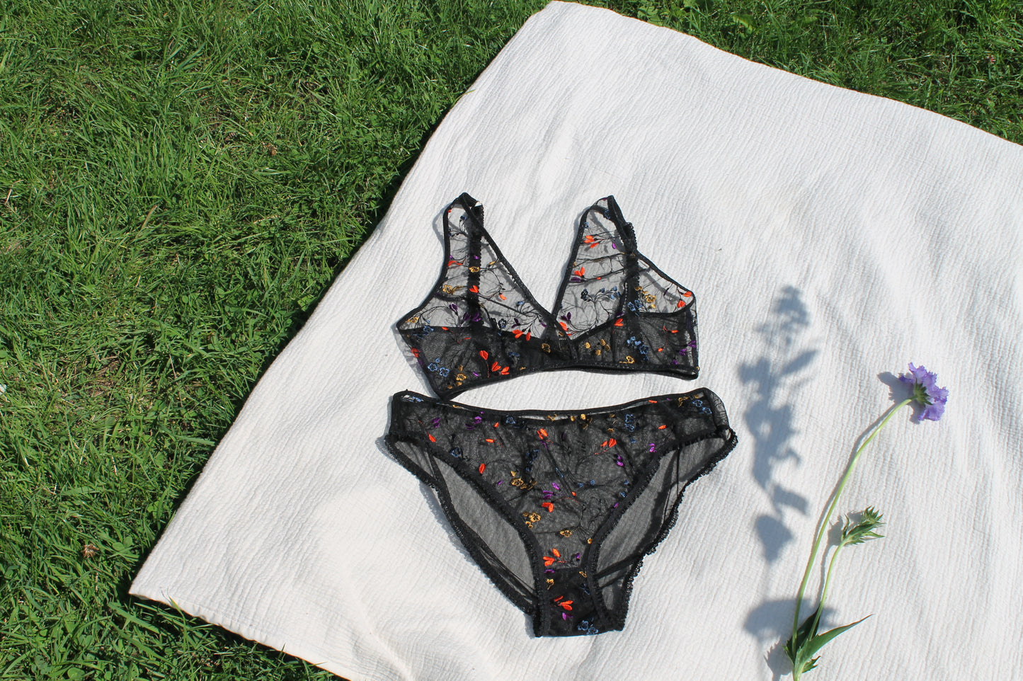 Black floral lace underwear/knickers