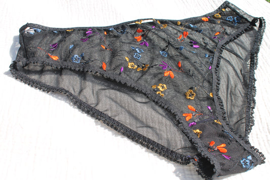 Black floral lace underwear/knickers